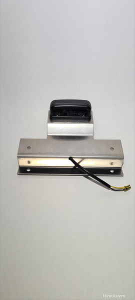 Kennzeichenhalter hinten komplettiert