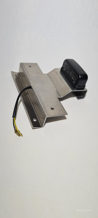 Kennzeichenhalter hinten komplettiert