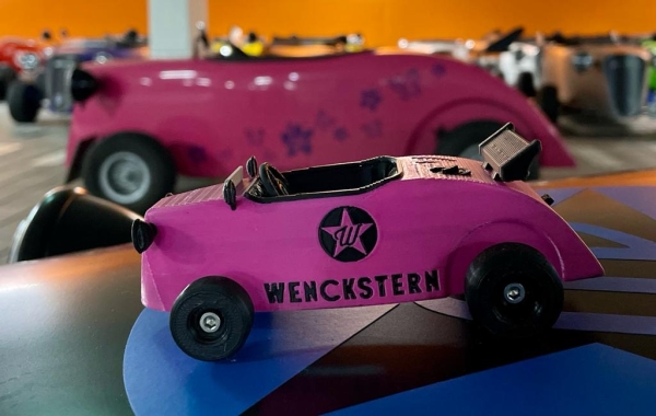 WENCKSTERN® Modellauto pink 1:18